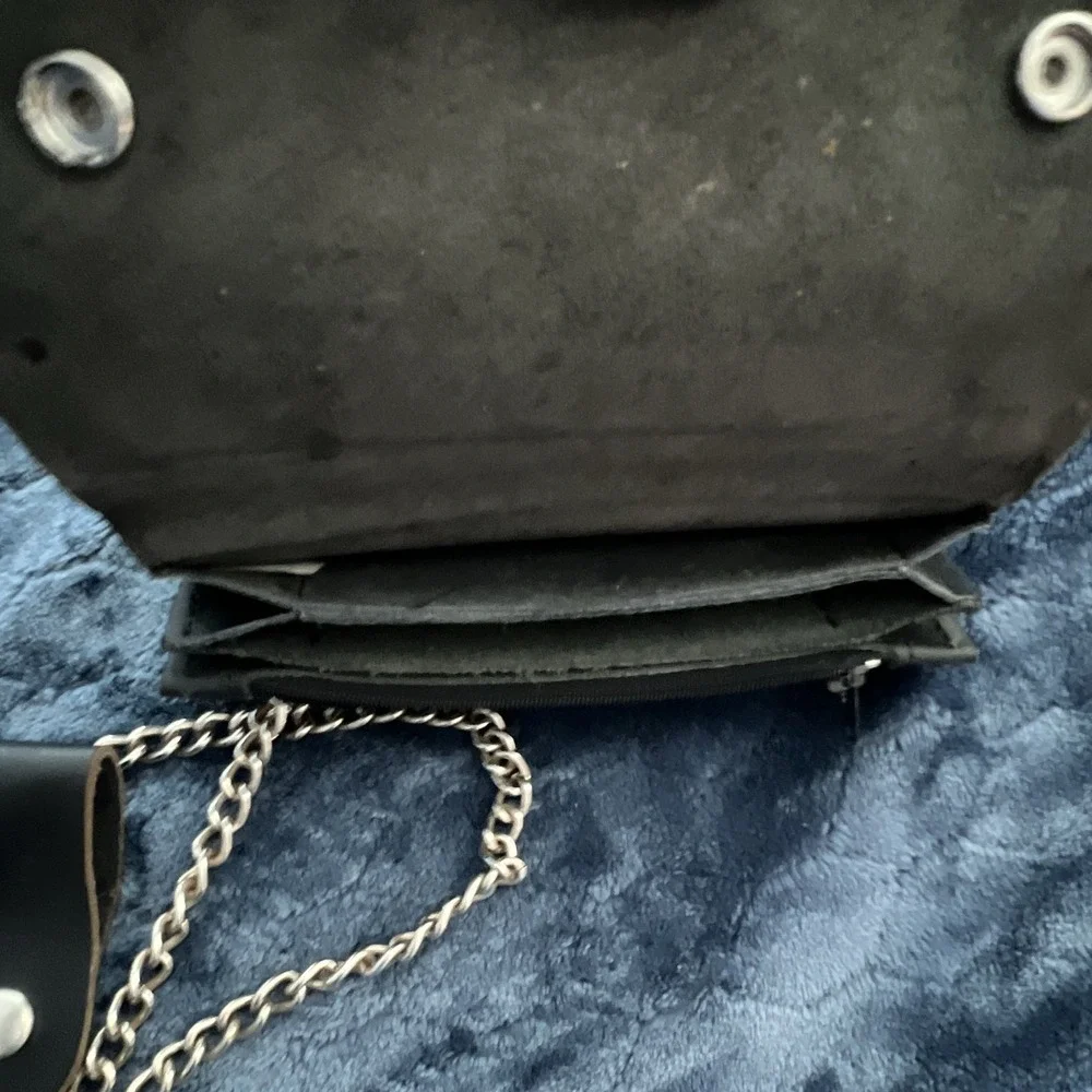 Men's Black/Silver Chain Wallet with Snap Closure, Credit Card Folding